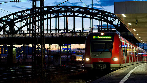 Der Unfall ereignete sich am Samstagmorgen an der Hackerbrücke. (Archivbild)