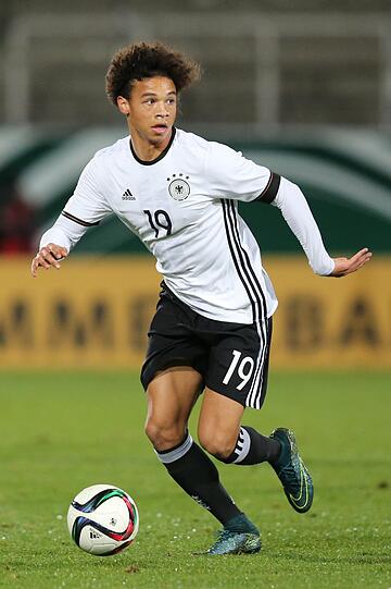 Leroy Sané: Note 3. Spielte die letzte Viertelstunde gegen Frankreich, Turnierdebüt. Der Schalker ist die &bdquo;grand espoir&ldquo; der Deutschen laut &bdquo;L&rsquo;Équipe&ldquo;, die große Hoffnung.