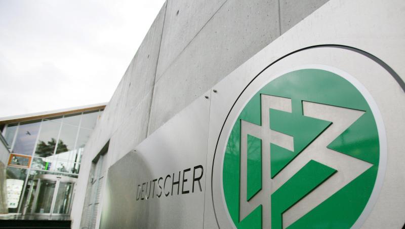 Der DFB verabschiedete ein Maßnahmenpaket für die Amateurvereine in der Corona-Krise. Der DFB verabschiedete ein Maßnahmenpaket für die Amateurvereine in der Corona-Krise.