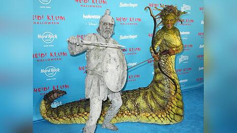 Mal wieder ein großer Halloween-Hingucker: Tom Kaulitz als griechischer Krieger und Heidi Klum als Medusa