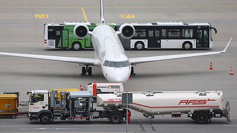 Knappheit bei Kerosin k&ouml;nnte das Fliegen teurer machen.