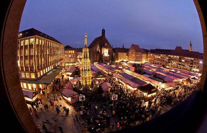 Der größte Weihnachtsmarkt in Deutschland: Ein Blick auf den Nürnberger Christkindlesmarkt.