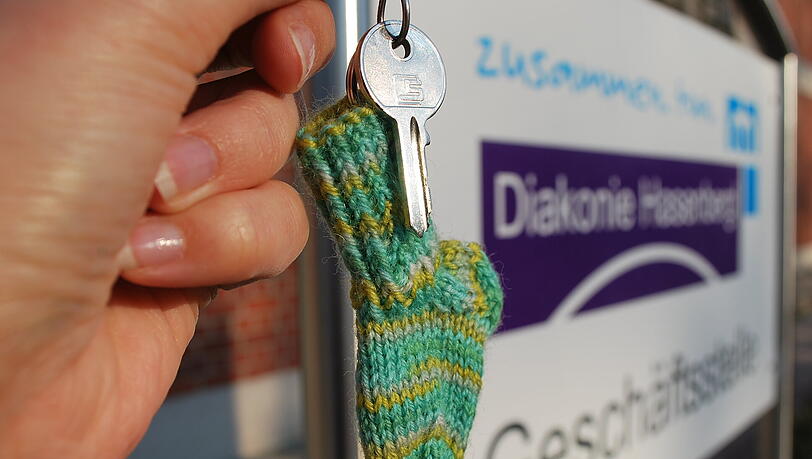 Solche kleinen Anhängerchen wollen die Strickerinnen fertigen. Solche kleinen Anhängerchen wollen die Strickerinnen fertigen.
