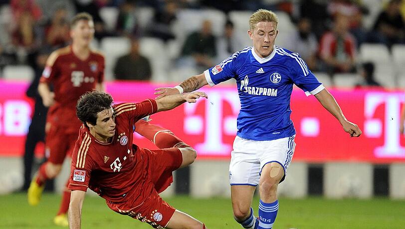 Böse Abreibung: Der FC Schalke 04 (hier: Lewis Holtby, r., gegen Javi Martínez) ging am 8. Januar 2013 in einem Testspiel in Doha, Katar, mit 0:5 gegen den FC Bayern baden. Böse Abreibung: Der FC Schalke 04 (hier: Lewis Holtby, r., gegen Javi Martínez) ging am 8. Januar 2013 in einem Testspiel in Doha, Katar, mit 0:5 gegen den FC Bayern baden.