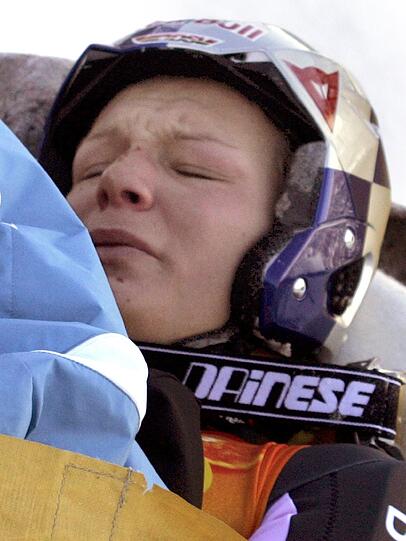 10.12.2005 Höfl-Riesch stürzt beim Riesenslalom in Aspen und reißt sich das vordere Kreuzband im linken Knie.