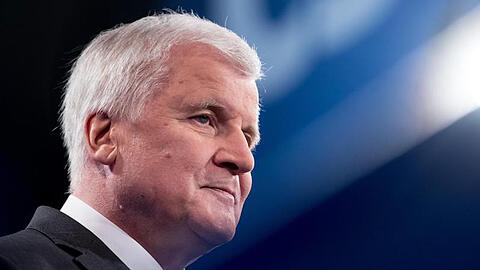 Seehofer macht weiter - das wird heute offiziell verkündet werden.
