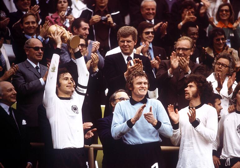 Führungsspieler des FC Bayern und mit Deutschland siegreich bei der WM 1974 (v.l.): Franz Beckenbauer, Sepp Maier und Paul Breitner.