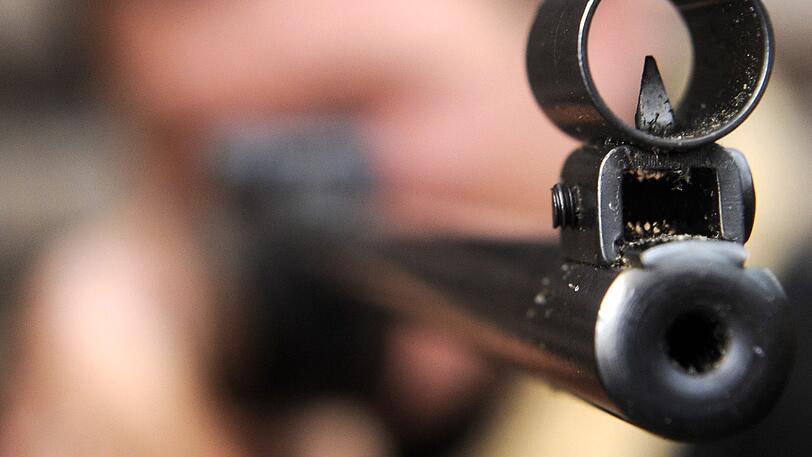 In Bochum wurde ein sechsjähriger Junge nach einem Klingelstreich mit einem Luftgewehr beschossen. (Symbolbild)