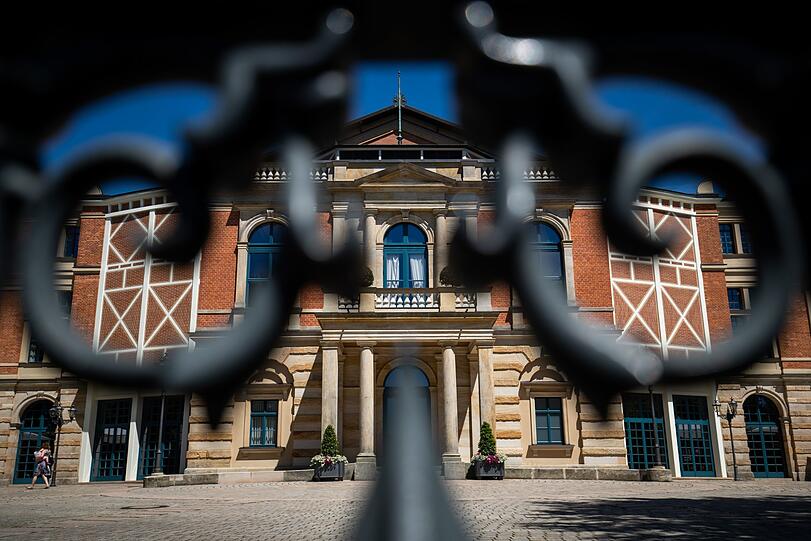 Das Richard-Wagner-Festspielhaus in Bayreuth. Hier hätte am 27. Juli mit der Premiere von &bdquo;Rheingold&ldquo; die Neuinszenierung von Richard Wagners &bdquo;Ring des Nibelungen&ldquo; beginnen sollen.