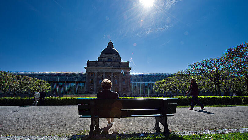 Die Sonne lacht über München - zumindest für die nächsten paar Tage. Die Sonne lacht über München - zumindest für die nächsten paar Tage.