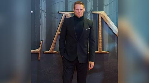 Sam Heughan posierte bei der "Outlander"-Premiere allein für die Fotografen.