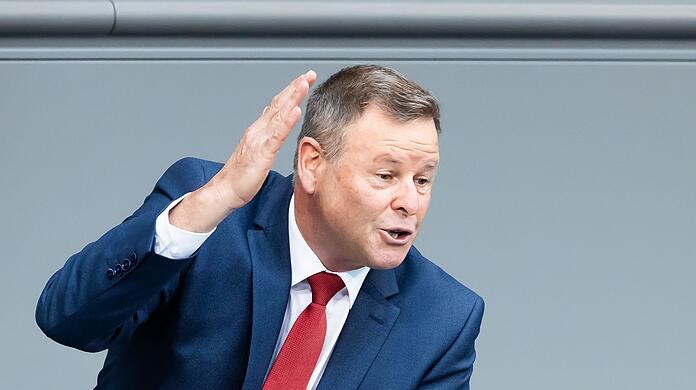 Linken-Politiker Christian Görke ist empört über die einwöchige Zwangspause, die dem Bundestag voraussichtlich verordnet wird. (Archivbild)