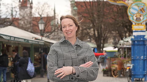 Sabine Kroi&szlig; (45) ist die frischgebackene Sprecherin der H&auml;ndlerinnen und H&auml;ndler auf dem Viktualienmarkt. Sie freut sich auf einen guten Austausch mit der Politik.
