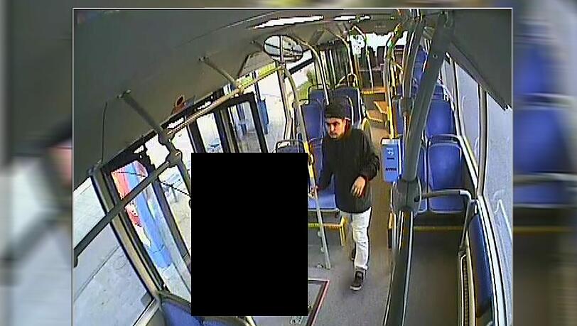 Mit diesem Bild fahndet die Polizei nach dem Täter, der im Mai beinahe eine 18-Jährige vergewaltigt hat. Mit diesem Bild fahndet die Polizei nach dem Täter, der im Mai beinahe eine 18-Jährige vergewaltigt hat.
