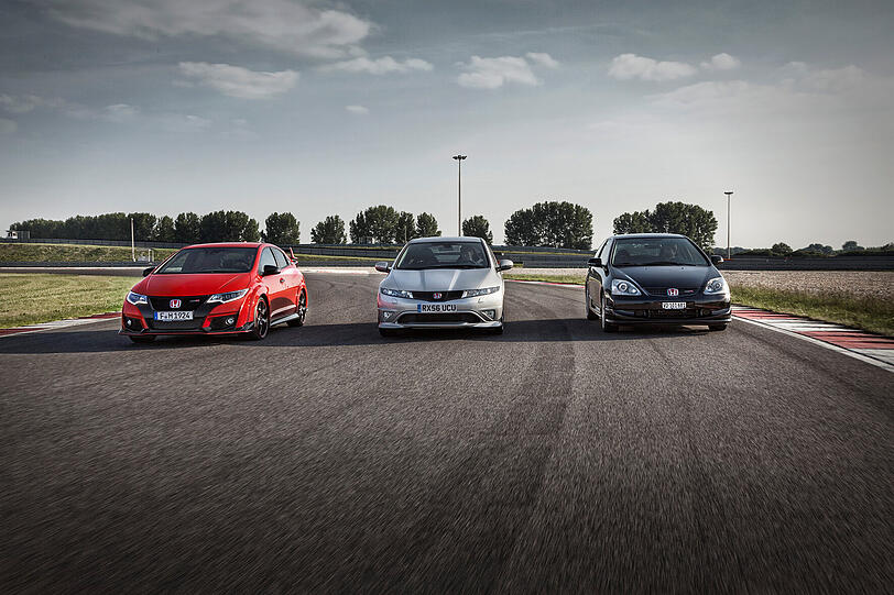 Vom Kompaktsportler zum Racer für die Straße: Der aktuelle Honda Civic Type R (links) hat bei der Leistung gegenüber den Vorgängern um mehr als 50 Prozent zugelegt.