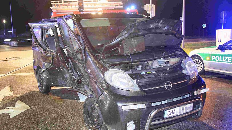 Mühldorf am Inn: Bei einem Verkehrsunfall wurden sechs Personen verletzt.