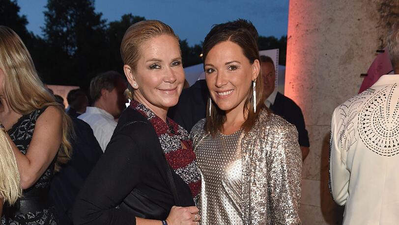 Sie legten zwar keine Karriere auf der Leinwand hin, als Promis gehen sie trotzdem durch: Simone Ballack (r) und Claudia Effenberg. Sie legten zwar keine Karriere auf der Leinwand hin, als Promis gehen sie trotzdem durch: Simone Ballack (r) und Claudia Effenberg.