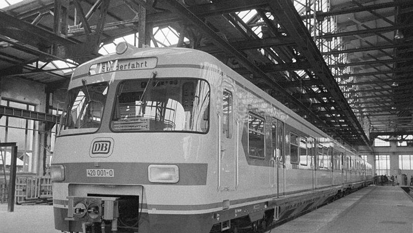 Die neuen S-Bahnen werden im Ausbesserungswerk Freimann präsentiert. Die neuen S-Bahnen werden im Ausbesserungswerk Freimann präsentiert.