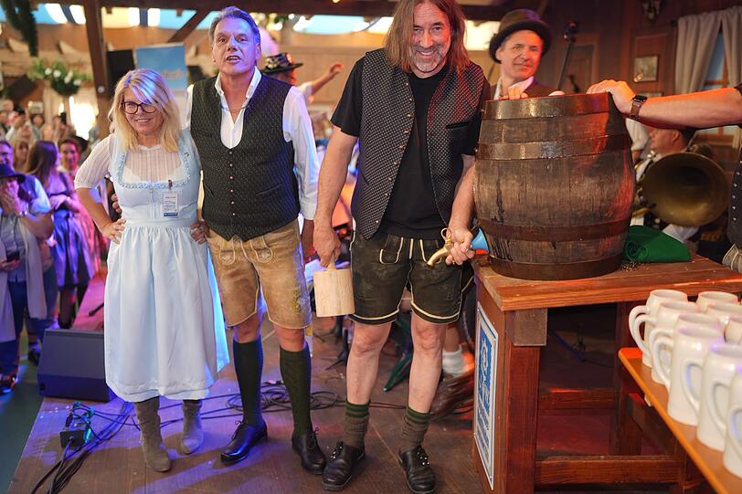 SPD-Stadtrat Roland Hefter hatte in der Boandlkramerei das erste Fass Wiesnbier angezapft. SPD-Stadtrat Roland Hefter hatte in der Boandlkramerei das erste Fass Wiesnbier angezapft.