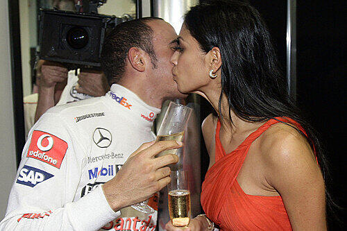&bdquo;Ich versuche, mein Auto so zu behandeln wie eine Frau.&ldquo;
(Formel-1-Pilot Lewis Hamilton am 4. Februar in Berlin bei der
Vorstellung des neuen McLaren-Rennwagens)