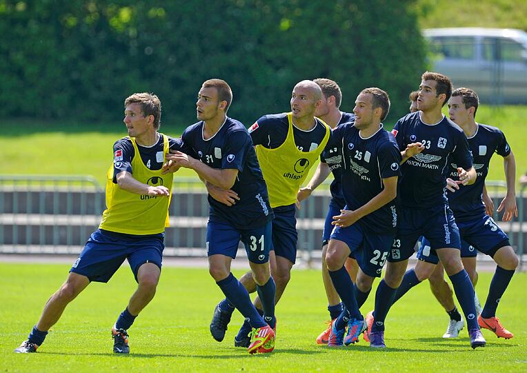 Gerangel vor einer Standardsituation.