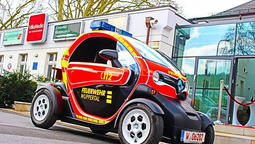 Macht ganz schön was her: Der Renault Twizy als Feuerwehr-Aufklärungsfahrzeug - Blaulicht inklusive.