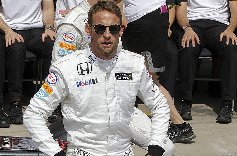 Neuer Parkplatz in der Boxengasse: Jenson Button.