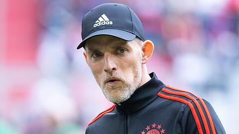 Trainer Thomas Tuchel von München kommt vor dem Spiel in das Stadion.