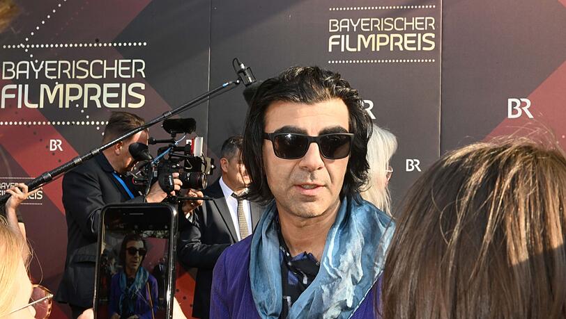 Der Regisseur Fatih Akin kommt zur Verleihung des Bayerischen Filmpreises.