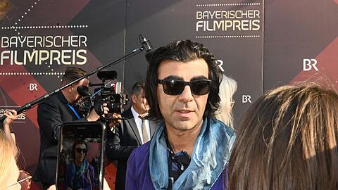 Der Regisseur Fatih Akin kommt zur Verleihung des Bayerischen Filmpreises.