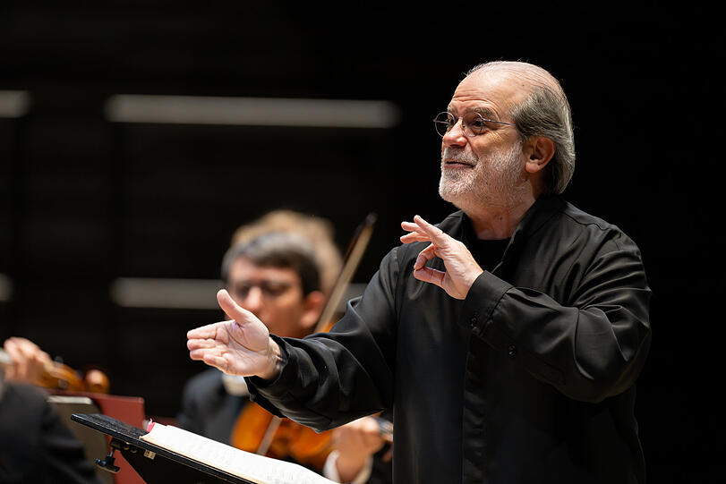 Andrea Marcon und die Münchner Philharmoniker in der Isarphilharmonie.
