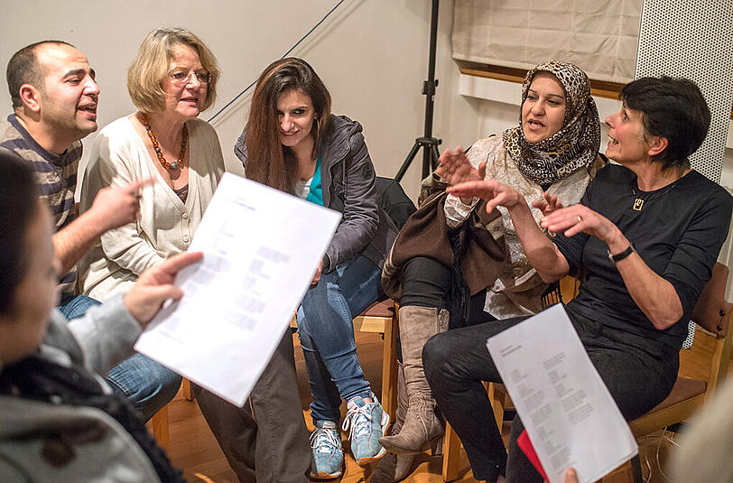 Sie bleiben unter sich: Ehrenamtliche und Menschen aus Ländern wie Syrien und Eritrea.