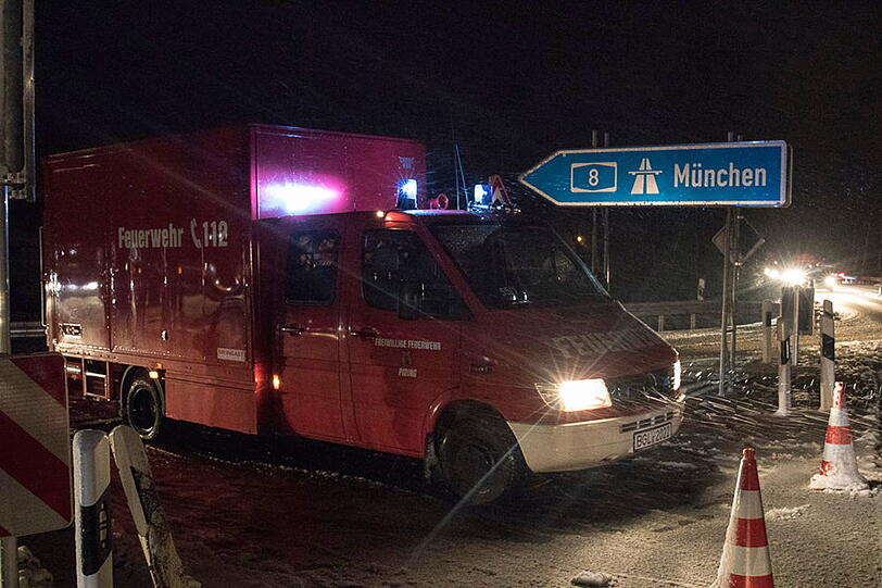 Bilder vom Donnerstagabend: Der Verkehr staut sich auf der A8.