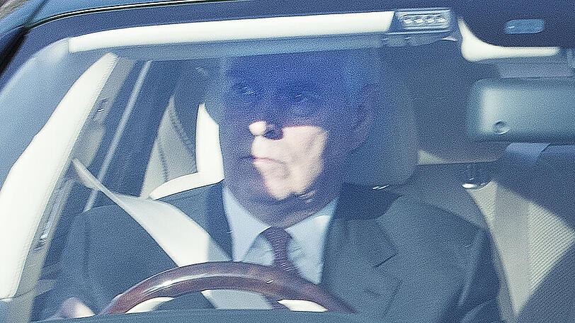 Prinz Andrew am 18. Dezember auf dem Weg in den Buckingham-Palast