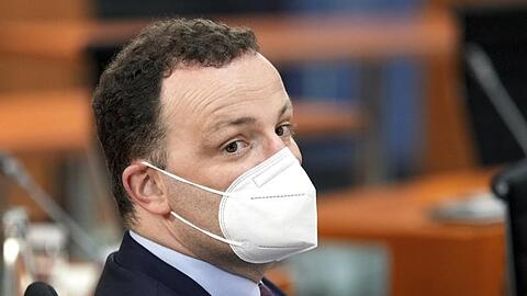 Der Druck auf Gesundheitsminister Jens Spahn steigt nach dem Umgang mit angeblich minderwertigen Masken.