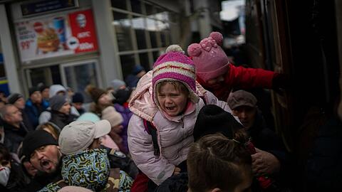 Fluchtkorridore sollen bei der Evakuierung von Zivilisten helfen, aber oft scheitern sie.