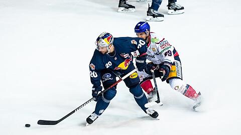 Anderas Eder (vorne) machte den Auftakt für die Münchner - aber die Eisbären gaben sich nie auf.