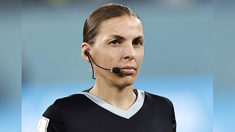 Stéphanie Frappart wird als erste Schiedsrichterin ein WM-Spiel leiten.