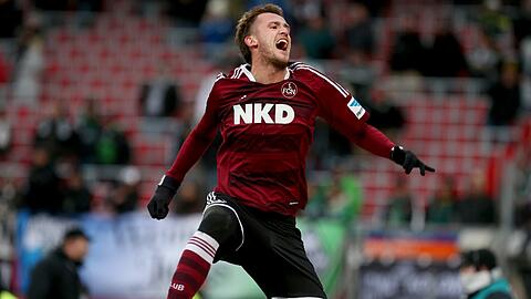 Tomas Pekhart jubelt über seinen Treffer zum 2:0.