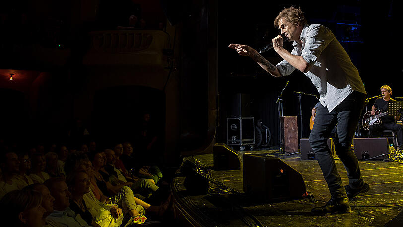 Bilder vom Auftritt der Toten Hosen, gemeinsam mit Gerhard Polt und den Well-Brüdern, in den Münchner Kammerspielen.