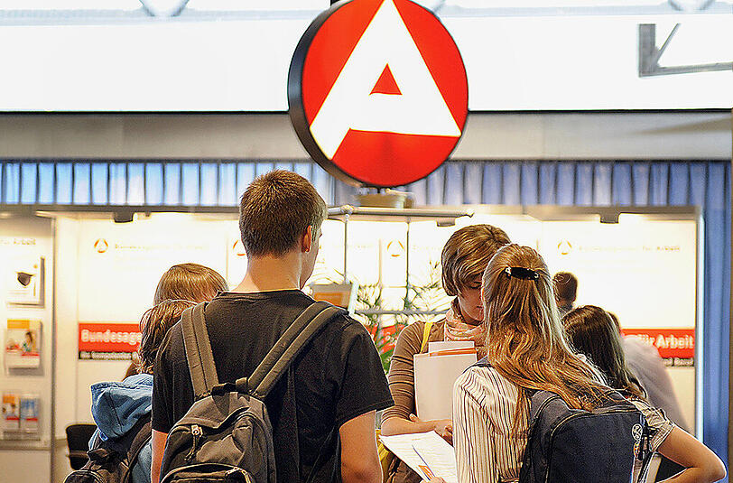 Viele Betriebe in Bayern tun sich schwer, Azubis zu finden.