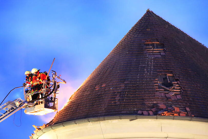 Der Altarraum und die Sakristei der katholischen Pfarrkirche St. Peter in Wörth ist am Ostersonntag durch ein Feuer zerstört worden.