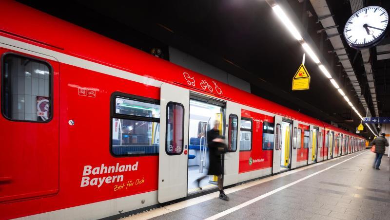 Ein S-Bahnhof in München. Foto: Peter Kneffel/dpa/Symbolbild Ein S-Bahnhof in München. Foto: Peter Kneffel/dpa/Symbolbild