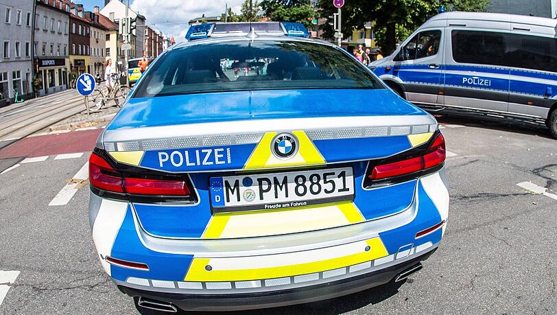 Als die echte Polizei ankam, waren die falschen Beamten samt Beute schon längst verschwunden. (Symbolbild)