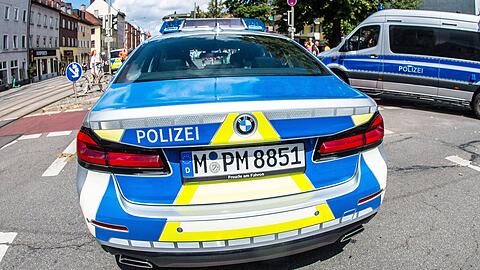 Als die echte Polizei ankam, waren die falschen Beamten samt Beute schon längst verschwunden. (Symbolbild)