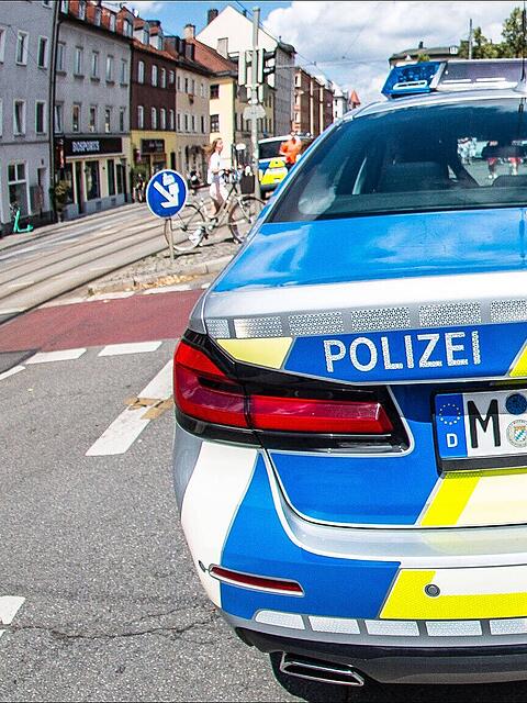 Als die echte Polizei ankam, waren die falschen Beamten samt Beute schon längst verschwunden. (Symbolbild)