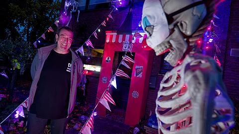 Er hat gut lachen: Dieses Jahr ist das Motto in Sven Wagners Halloween-Haus "Freak Circus".