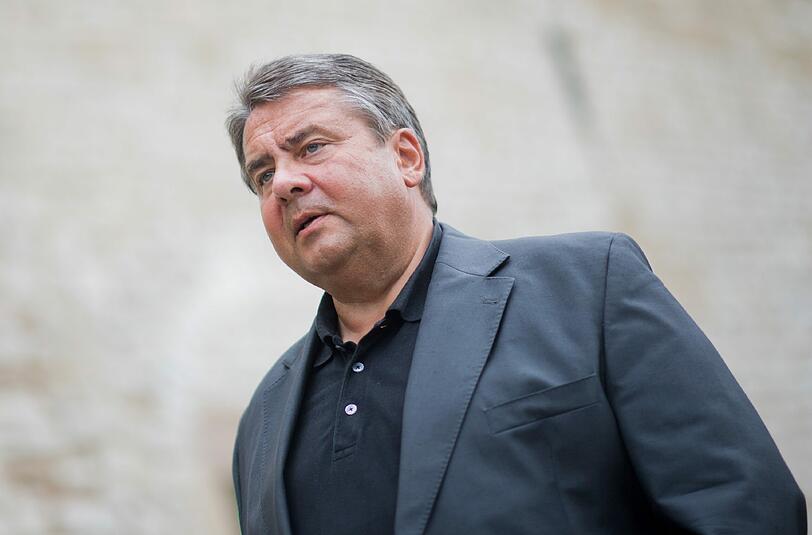 Sigmar Gabriel zeigte pöbelnden rechten Demonstranten den Mittelfinger (Archivbild).