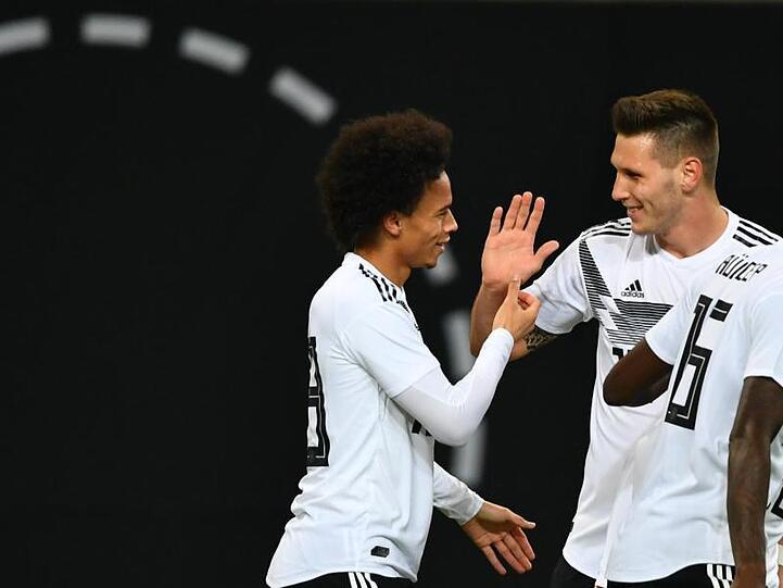 Die Nationalspieler Leroy Sane (l)und Niklas Süle. Foto: Soeren Stache/dpa/Archivbild