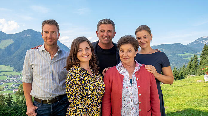 Cast von "Der Bergdoktor": Hans Gruber (Heiko Ruprecht), Lilli Gruber (Ronja Forcher) Dr. Martin Gruber (Hans Sigl), Lisbeth Gruber (Monika Baumgartner) und Anna Meierling (Ines Lutz).